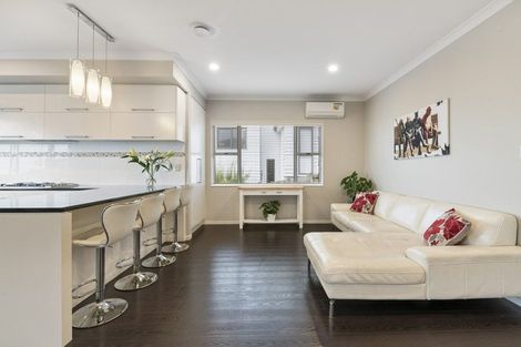 Photo of property in 8 Oak View Terrace, Schnapper Rock, Auckland, 0632