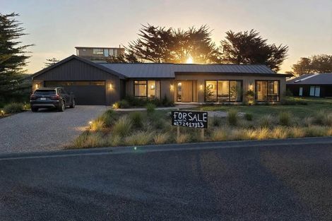 Photo of property in 203 Park Avenue, Waitarere Beach, Levin, 5510