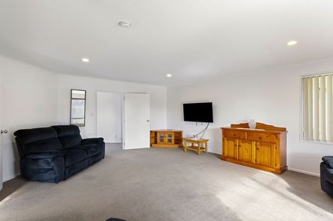 Photo of property in 16 Orlando Way, Kelvin Grove, Palmerston North, 4414