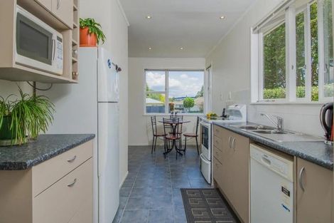 Photo of property in 8 Dolan Place, New Lynn, Auckland, 0600