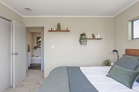 Photo of property in 80 Kamara Road, Glen Eden, Auckland, 0602