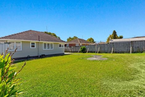 Photo of property in 4 Duncan Avenue, Te Atatu South, Auckland, 0610