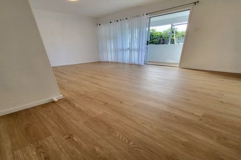 Photo of property in 2/13 Sunnyside Road, Sunnyvale, Auckland, 0612