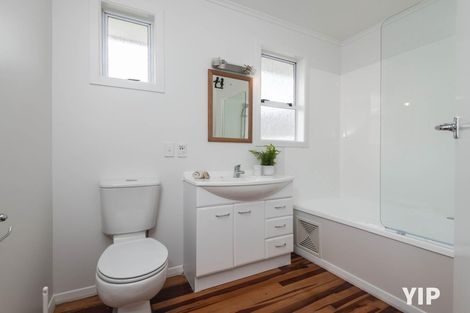 Photo of property in 17 Baylands Drive, Newlands, Wellington, 6037