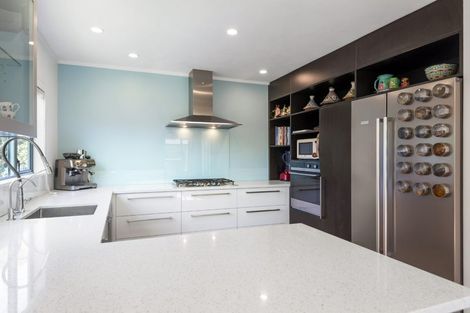 Photo of property in 2/13 Montgomery Avenue, Rothesay Bay, Auckland, 0630