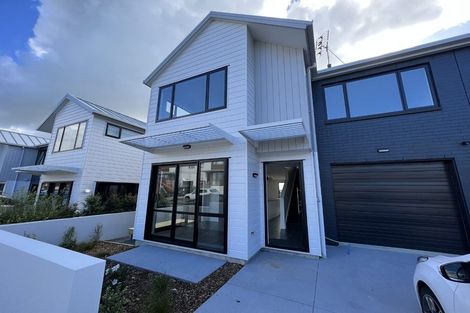 Photo of property in 17 Seafarer Crescent, Stanmore Bay, Whangaparaoa, 0932