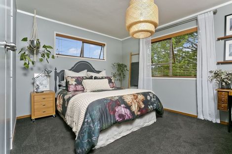 Photo of property in 20 Pavola Grove, Glenfield, Auckland, 0629