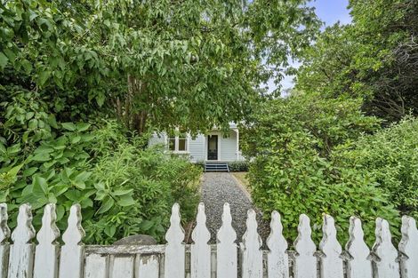 Photo of property in 35 Strasbourge Street, Martinborough, 5711
