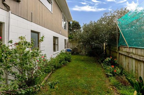 Photo of property in 12 Ara Kuaka, Waikanae Beach, Waikanae, 5036