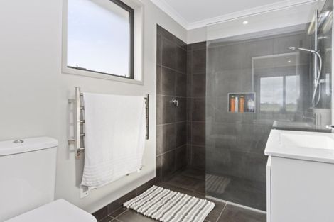 Photo of property in 8 Ballintoy Park Drive, Welcome Bay, Tauranga, 3175