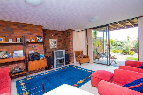 Photo of property in 60 Pacific Parade, Army Bay, Whangaparaoa, 0930