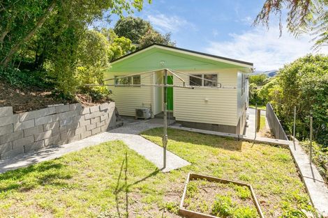 Photo of property in 27 Turriff Crescent, Tawa, Wellington, 5028