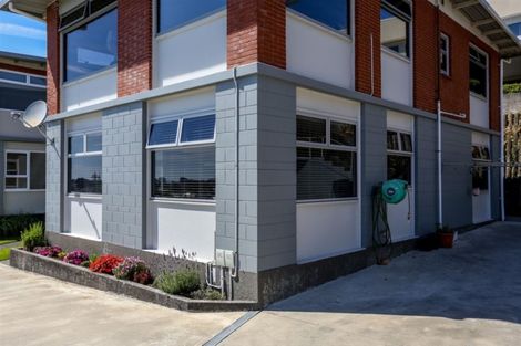 Photo of property in 14 South Road, Moturoa, New Plymouth, 4310