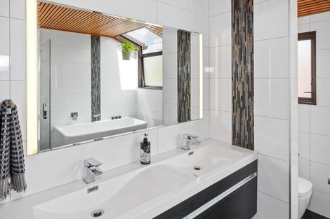 Photo of property in 62 Oceanview Road, Mount Maunganui, 3116