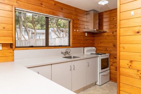 Photo of property in 94a Newlands Road, Newlands, Wellington, 6037