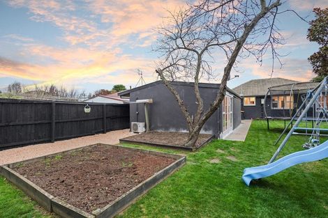 Photo of property in 12 Emlyn Place, Avondale, Christchurch, 8061
