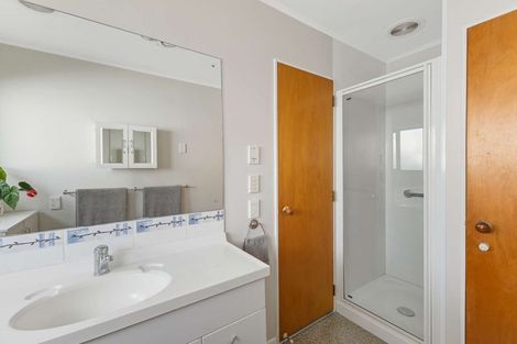 Photo of property in 1/478 Devon Street East, Strandon, New Plymouth, 4312