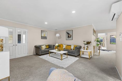 Photo of property in 8 Bokeen Lane, Flat Bush, Auckland, 2019