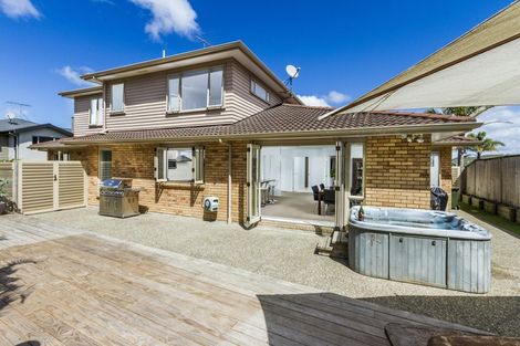 Photo of property in 5 Corricvale Way, Northcross, Auckland, 0632