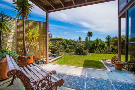 Photo of property in 60 Pacific Parade, Army Bay, Whangaparaoa, 0930