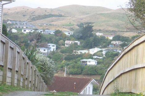 Photo of property in 15 Kereru Bend, Tawa, Wellington, 5028