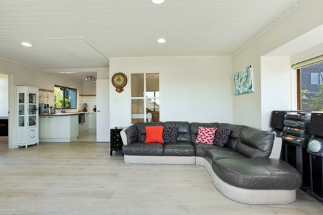 Photo of property in 2/23 Commodore Parry Road, Castor Bay, Auckland, 0620