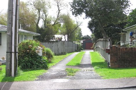 Photo of property in 2/111 Taikata Road, Te Atatu Peninsula, Auckland, 0610