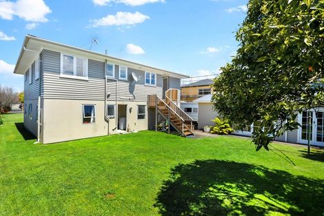 Photo of property in 9 Stokes Avenue, Te Atatu Peninsula, Auckland, 0610