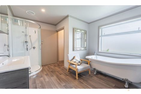 Photo of property in 30 Timaru Road, Waimate, 7924