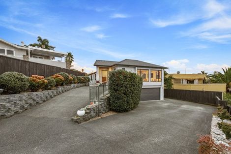 Photo of property in 26a Bernleigh Terrace, West Harbour, Auckland, 0618