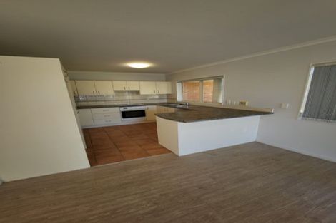 Photo of property in 27 Emmerdale Avenue, Papakura, 2110