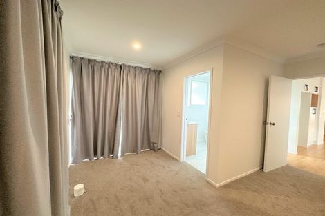 Photo of property in 5 Ussher Place, Pakuranga Heights, Auckland, 2010