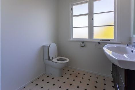 Photo of property in 33 Pahiatua Street, Hokowhitu, Palmerston North, 4410