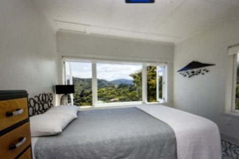 Photo of property in 42 Rayner Road, Piha, 0772