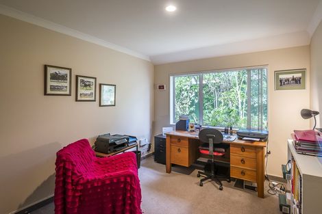 Photo of property in 43 Quadrant Heights, Paraparaumu, 5032