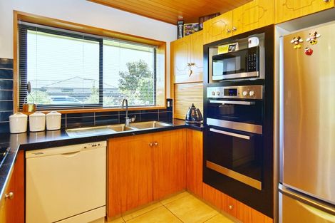 Photo of property in 11 Amdale Avenue, Broomfield, Christchurch, 8042