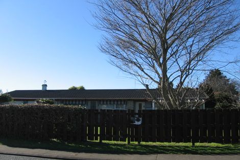 Photo of property in 2 Mountbatten Place, Dinsdale, Hamilton, 3204