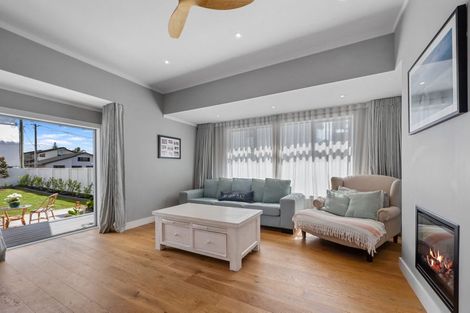 Photo of property in 51 Milford Road, Milford, Auckland, 0620