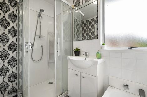 Photo of property in 98 Spinella Drive, Bayview, Auckland, 0629