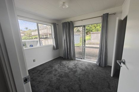 Photo of property in 10 Longreach Drive, Sunnyvale, Auckland, 0612