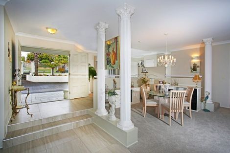 Photo of property in 17 Santa Monica Place, Goodwood Heights, Auckland, 2105