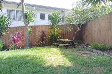 Photo of property in 1/11 Cambric Place, Botany Downs, Auckland, 2010