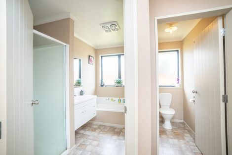 Photo of property in 8 Nevada Way, Kelvin Grove, Palmerston North, 4414