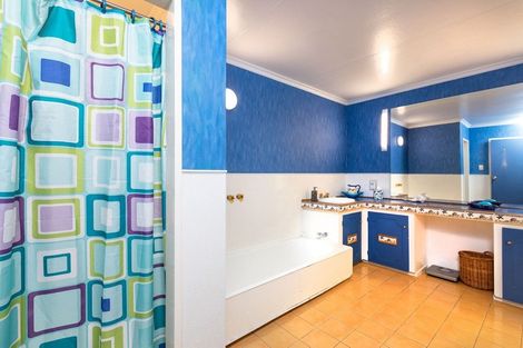 Photo of property in 7 Peace Avenue, Moturoa, New Plymouth, 4310