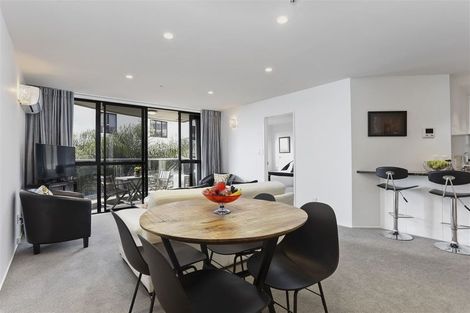 Photo of property in 3e/175 Hurstmere Road, Takapuna, Auckland, 0622