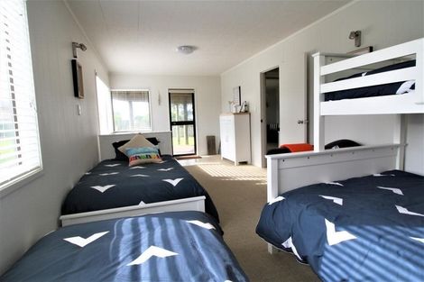 Photo of property in 11 Kon Tiki Road, Whiritoa, Whangamata, 3691