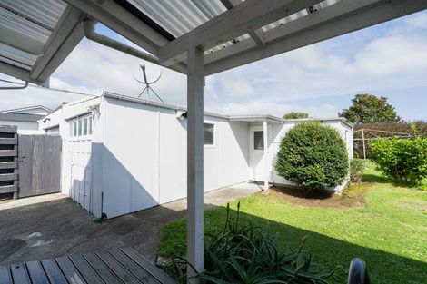 Photo of property in 16 Bledisloe Street, Levin, 5510