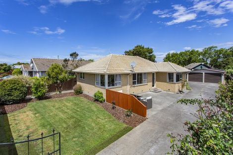 Photo of property in 82 Farquhars Road, Redwood, Christchurch, 8051