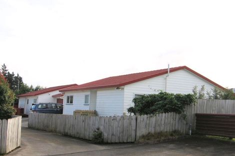 Photo of property in 2/11 Kirklow Place, Goodwood Heights, Auckland, 2105