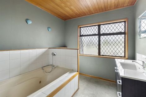 Photo of property in 1/9 Gloria Avenue, Te Atatu Peninsula, Auckland, 0610